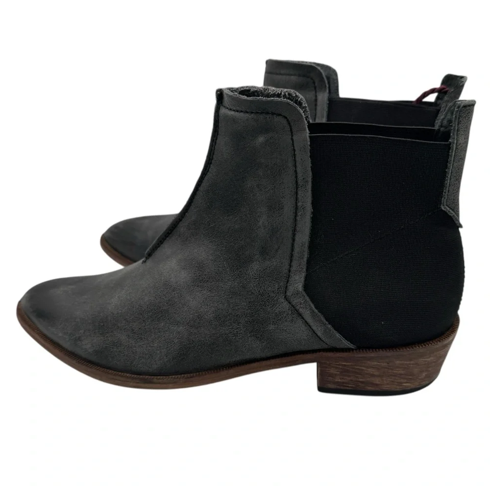 Women’s Made in Spain Gray and Black Leather Chelsea Boots - Size 37/ US 6.5-7